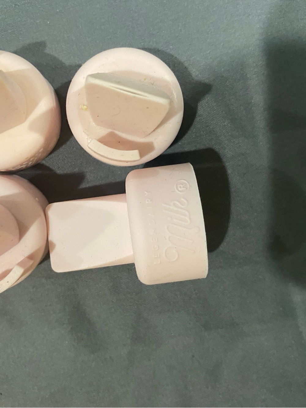 Legendairy milk duckbill valves with pull tab
